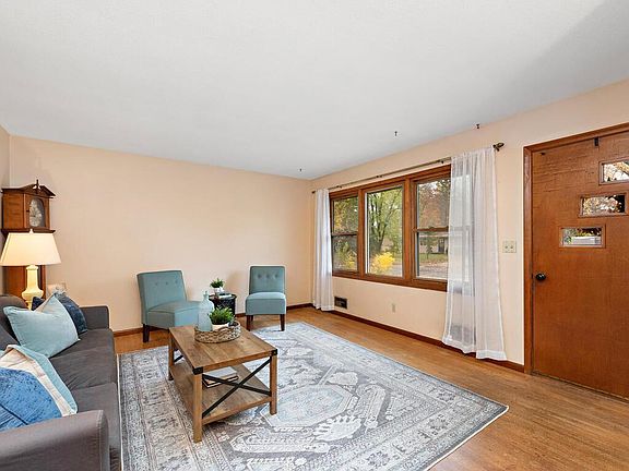 2nd image of 1437 Selby Ave