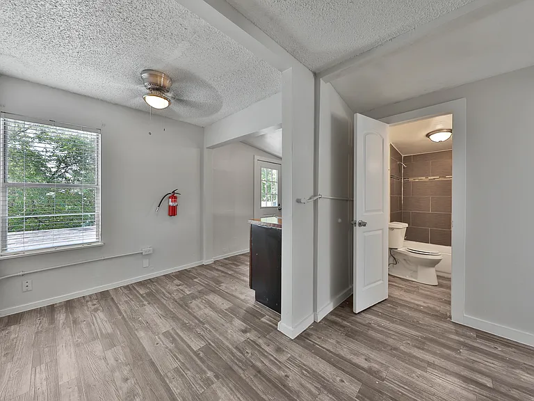 827 W Rosewood Ave #5 — Photo 8