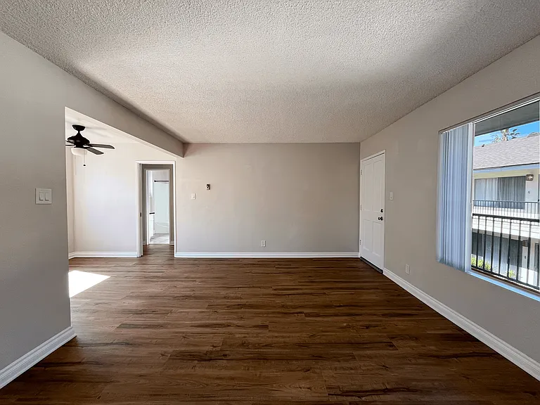 372 Freeman Ave — Photo 17