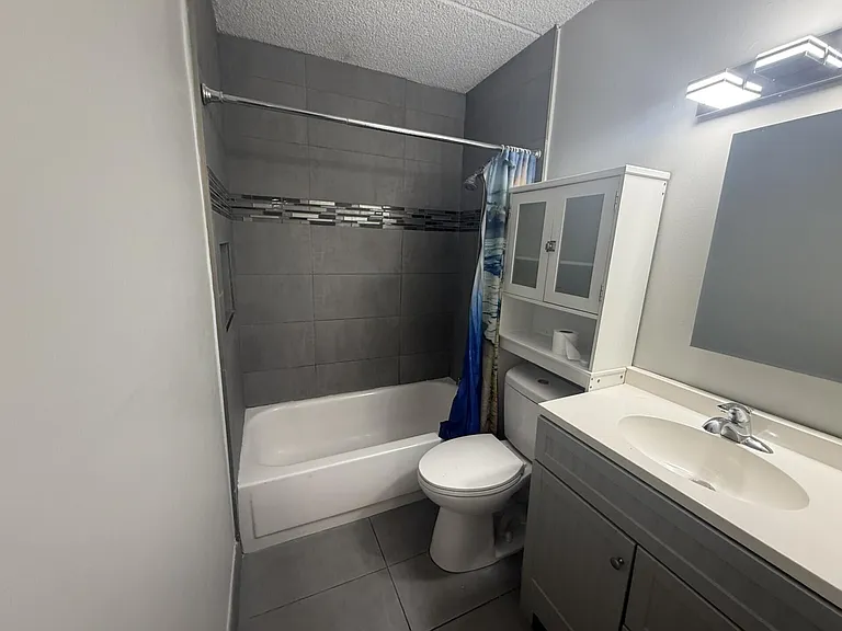 3211 SW 44th St #215 — Photo 5
