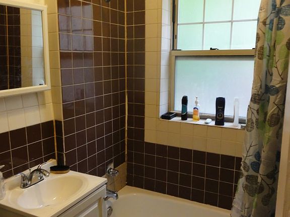 4th image of 6924 S Oglesby Ave #7