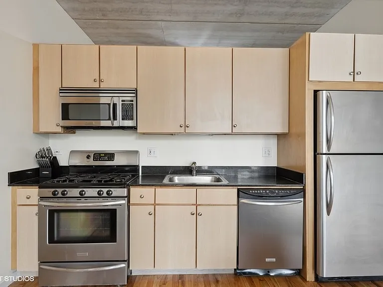 630 N Franklin St #906 — Photo 4