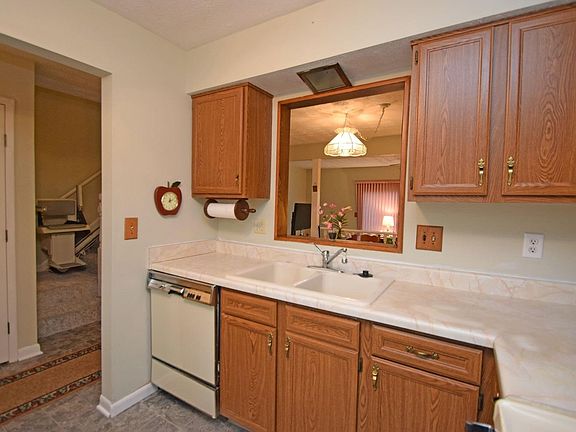 5th image of 4520 Shawnray Dr APT 28