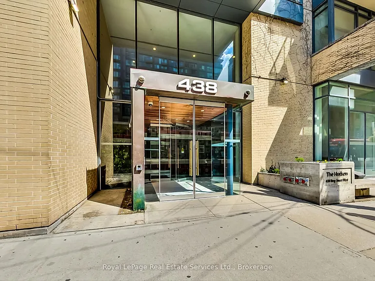 438 King St W #402 — Photo 21
