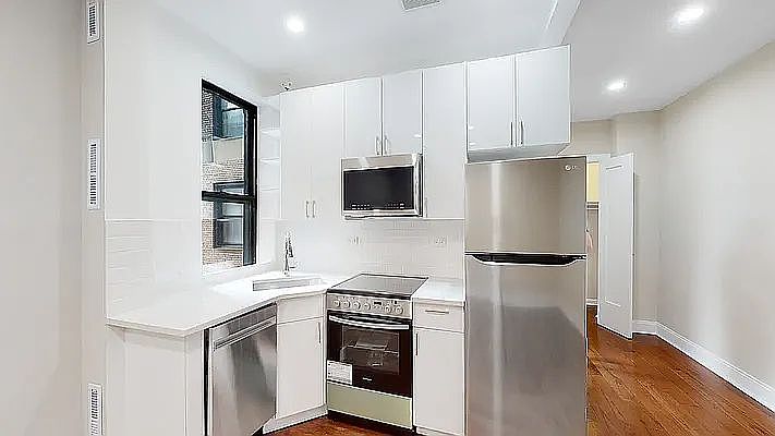 1st image of 230 E 95th St APT 3
