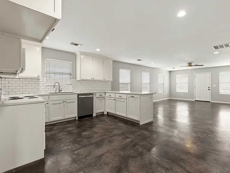 933 Rice St — Photo 11