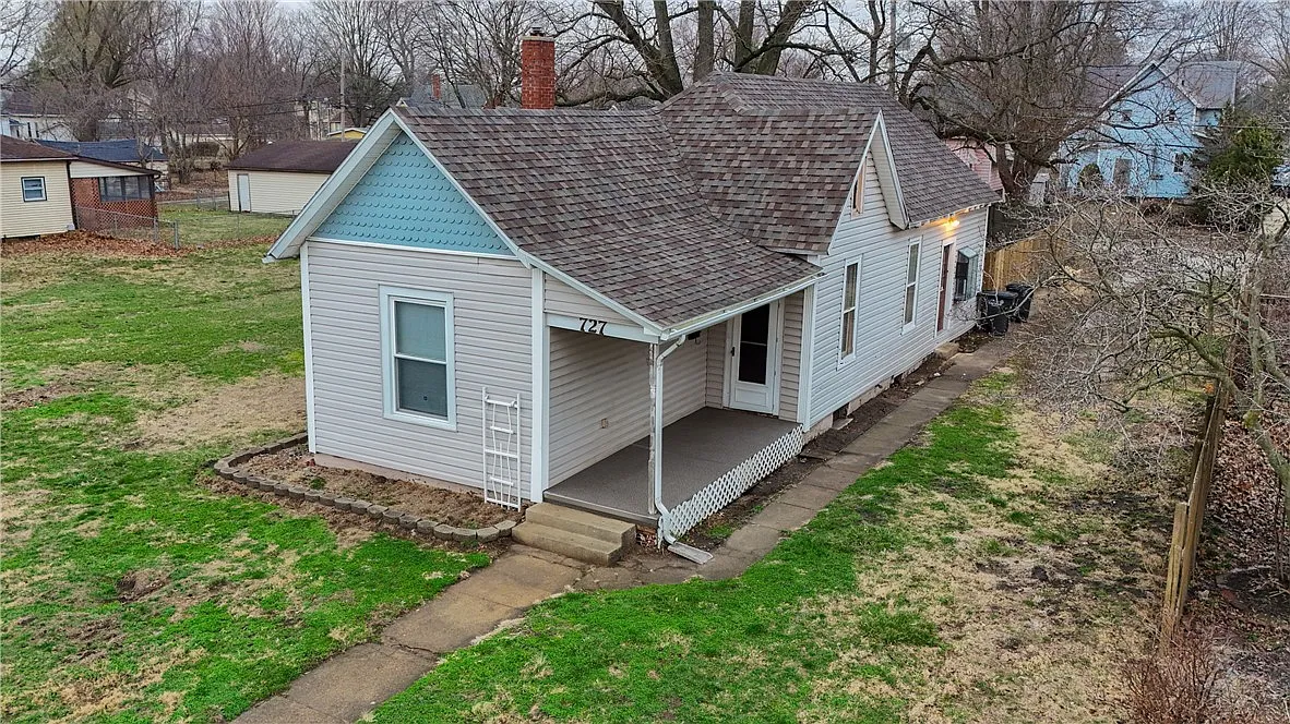 727 Douglas Ave photo 1