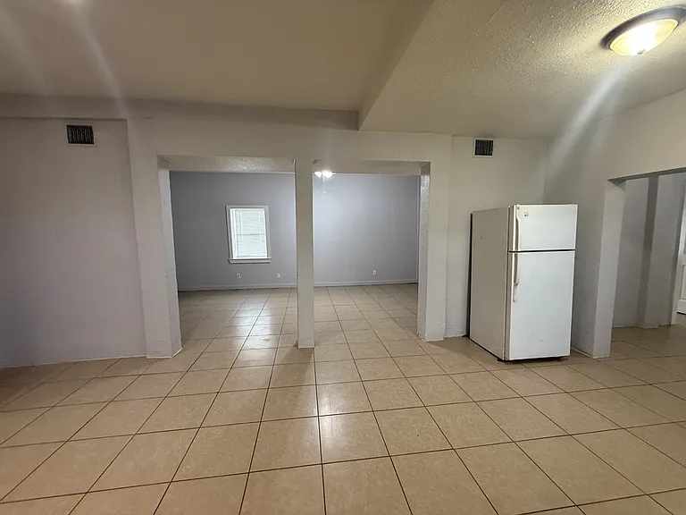 351 W Cortez Ave — Photo 11