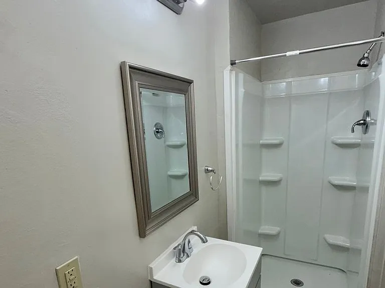 930 De Moll Dr — Photo 8