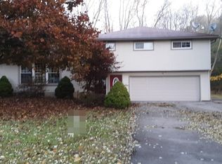 20 Henry Dr, Struthers, OH