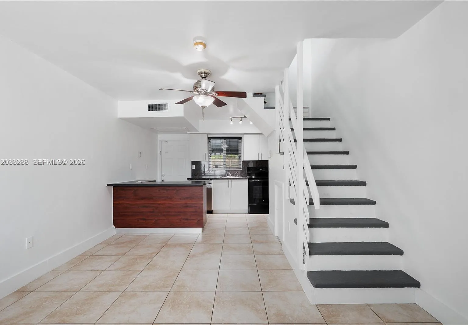 Bungalow Six Condo — Photo 4