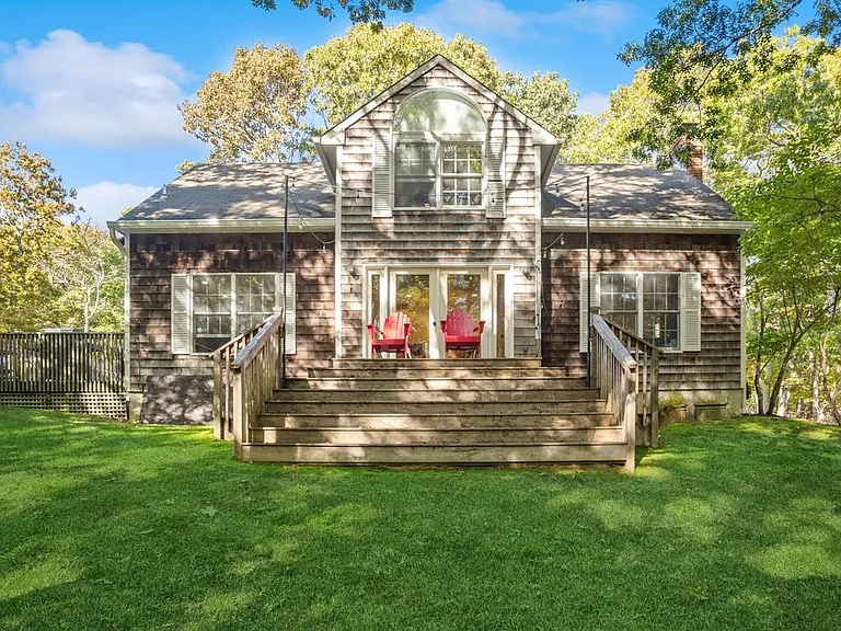 66 Pepperidge Ln — Photo 3