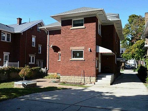 3rd image of 453 W 31st St