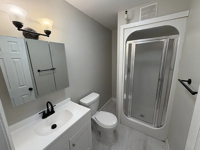 Full Bathroom #1