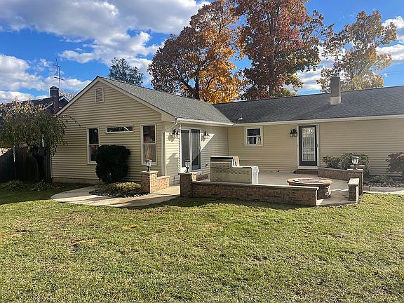 5th image of 528 Foster Ave