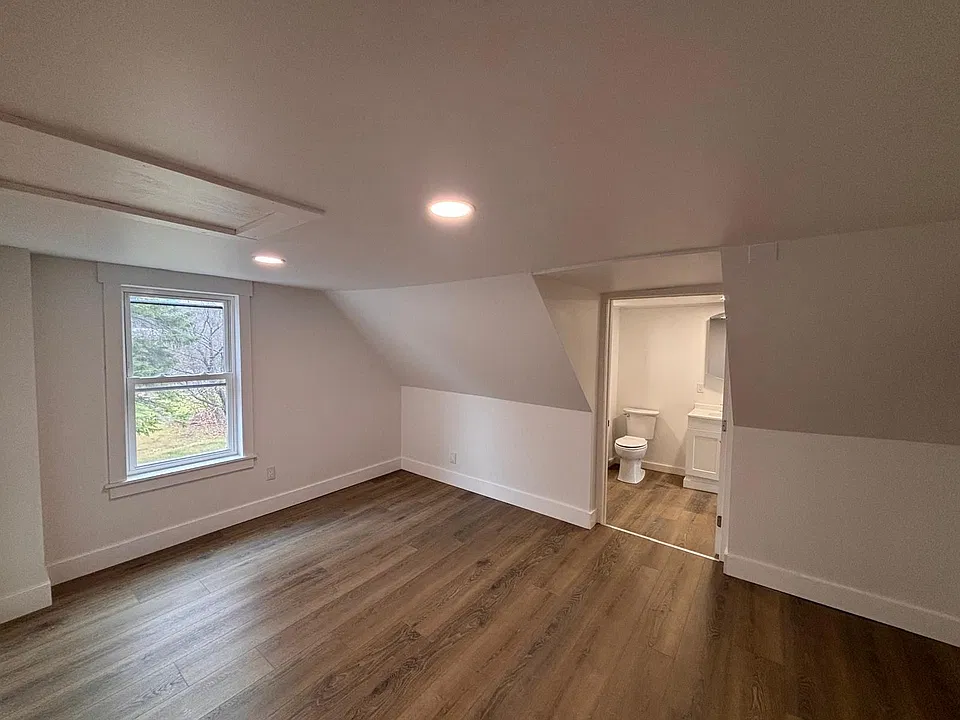 8 High St #3