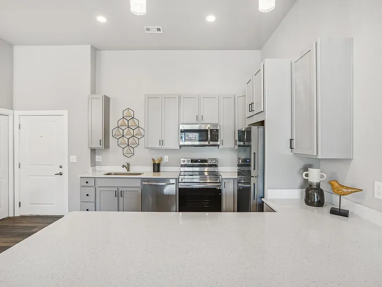 1221 S Indian Creek Dr — Photo 21