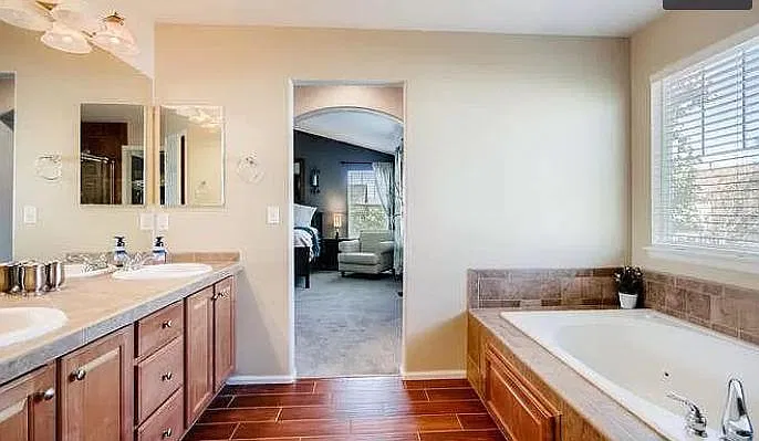 6 bed, 3.5 bath, 4154 sqft, $3,795 — Photo 4