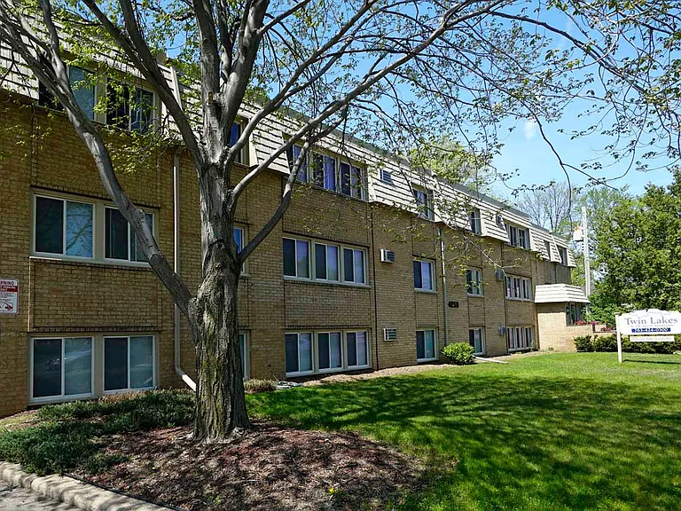 Twin Lakes Apartments — Photo 19