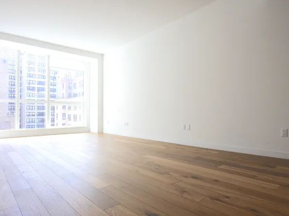 325 Lexington Avenue image 1 of 10