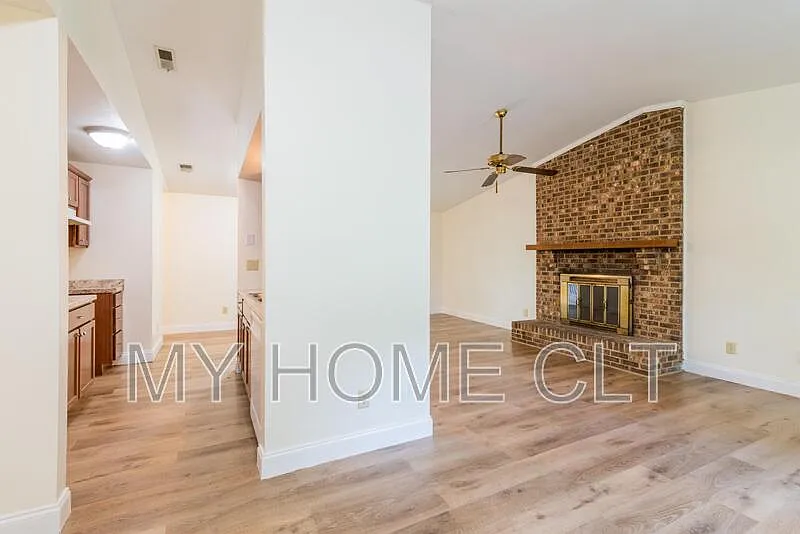 3 bed, 2.0 bath, 1188 sqft, $1,750 — Photo 2