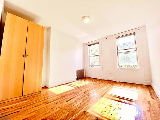 Rented by Capri Jet Realty Corp | media 8