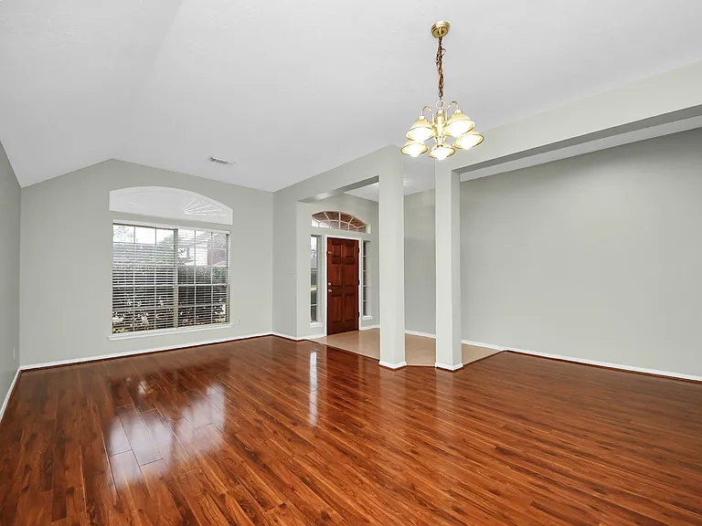 1103 Lake Shore Dr — Photo 2