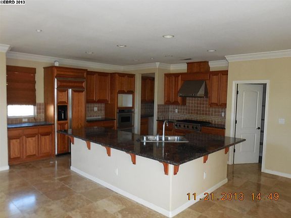5th image of 498 Mountain Meadows Dr