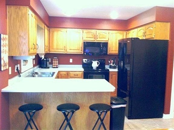 3rd image of 1304 Parkview Ct