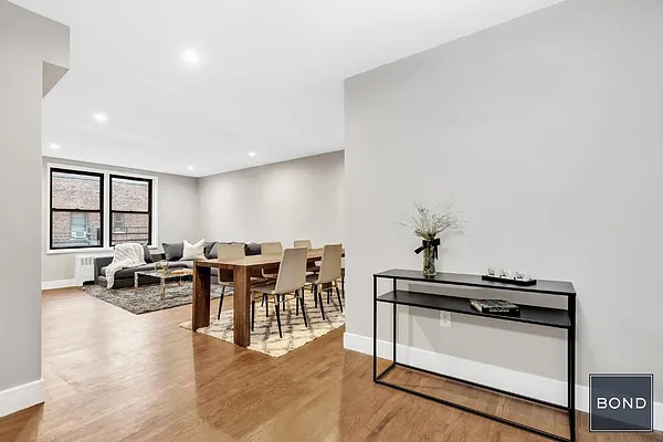 Sold by Bond New York | media 1