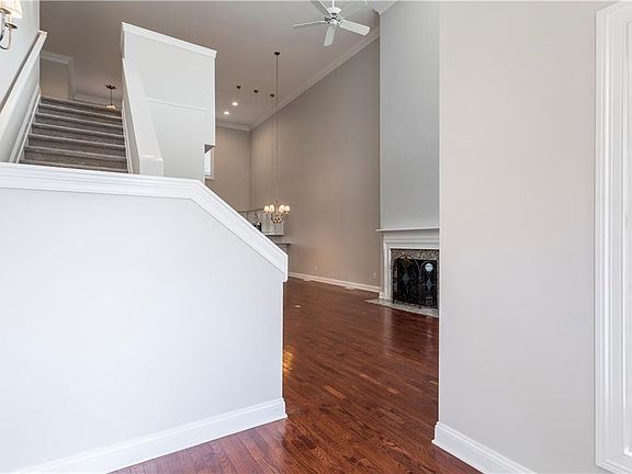 3rd image of 304 Earley Ln #11