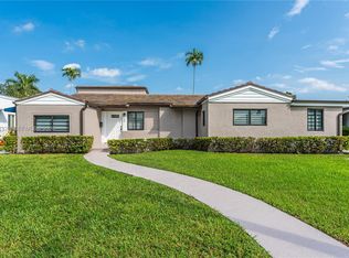 157 Curtiss Pkwy, Miami Springs, FL 33166
