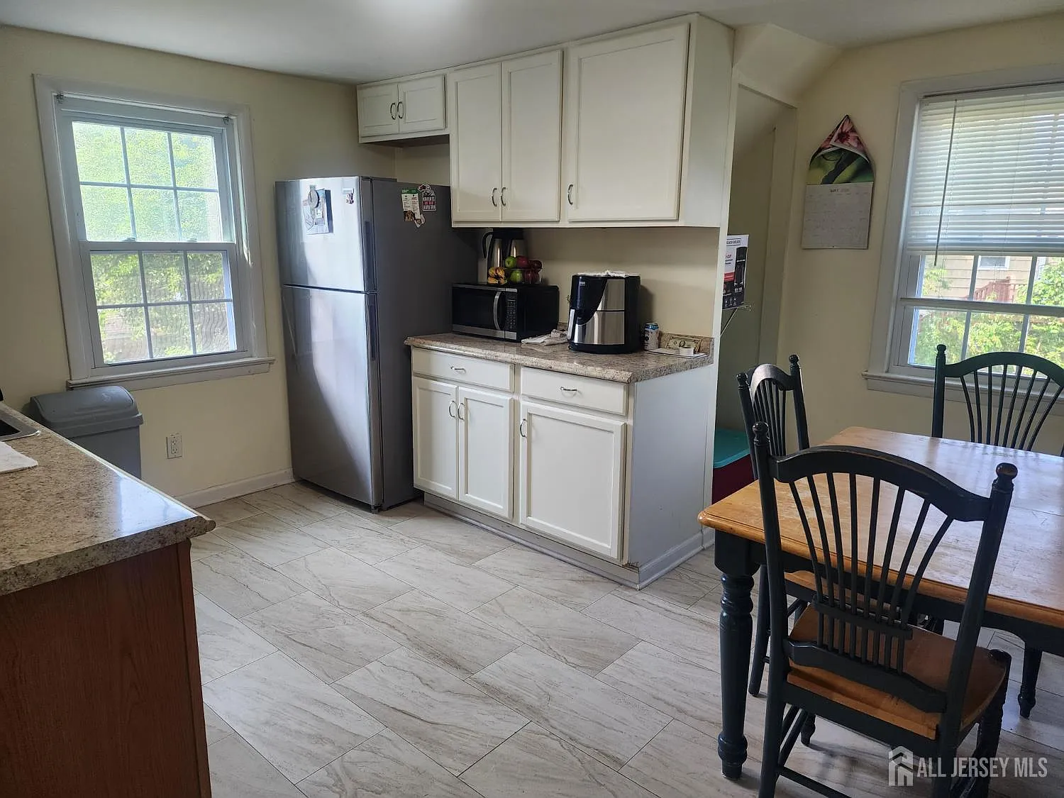 2 bed, 1.0 bath, 1179 sqft, $2,200 — Photo 2