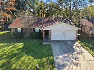 3906 Cedarwood Ct, Arlington, TX 76017