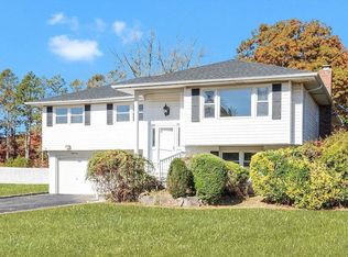 44 Peppermint Rd, Commack, NY 11725