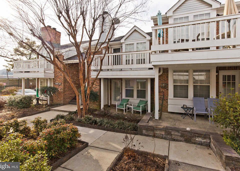 1st image of 2590 S Arlington Mill Dr #4