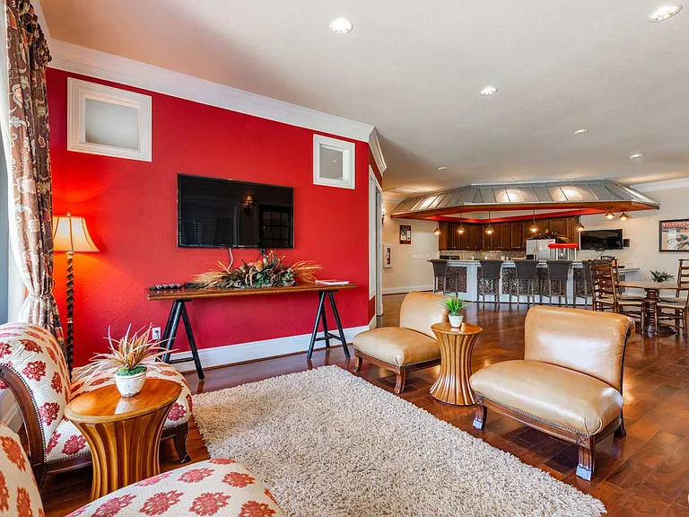 Plantation Apartments — Photo 25