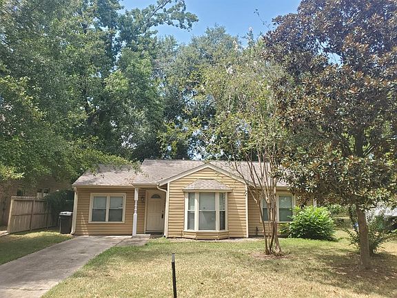 2nd image of 1582 Hewitt Dr