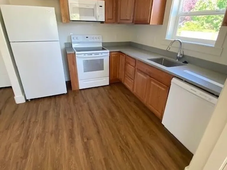 9914 SE Taggart St #B — Photo 2