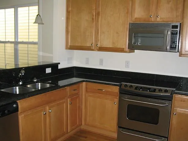 527 Dubois Ct — Photo 6