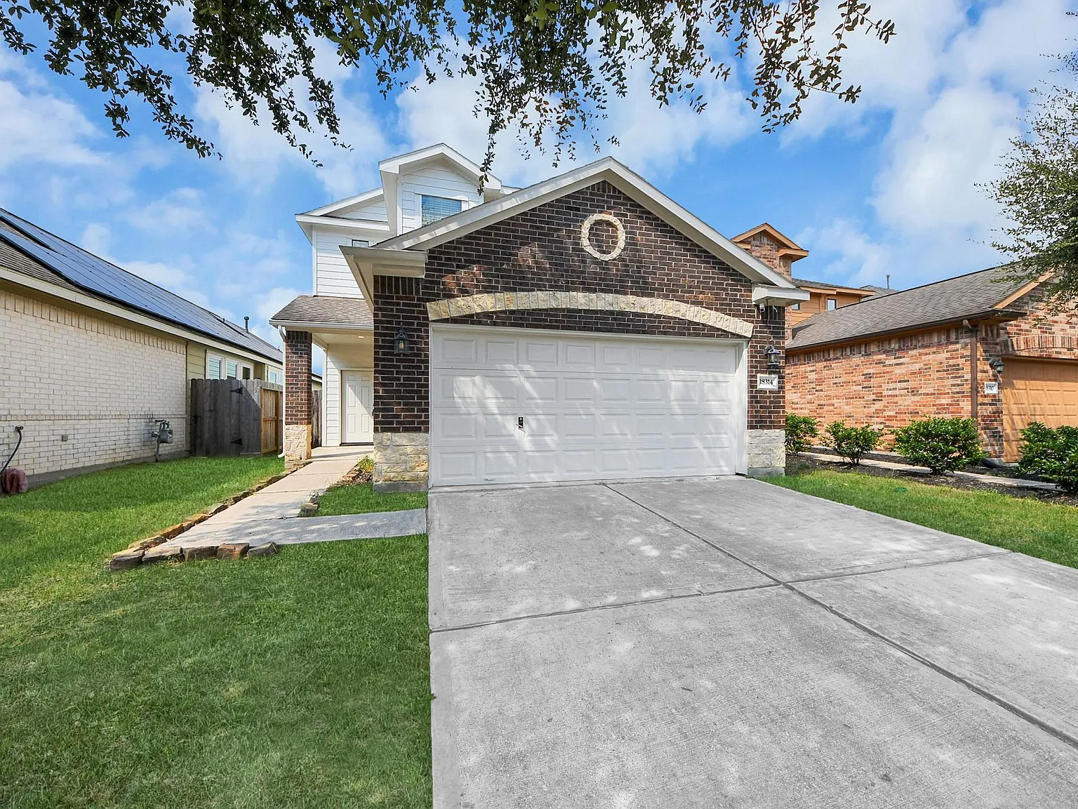 3 bed, 2.5 bath, 2110 sqft, $2,400 — Photo 3