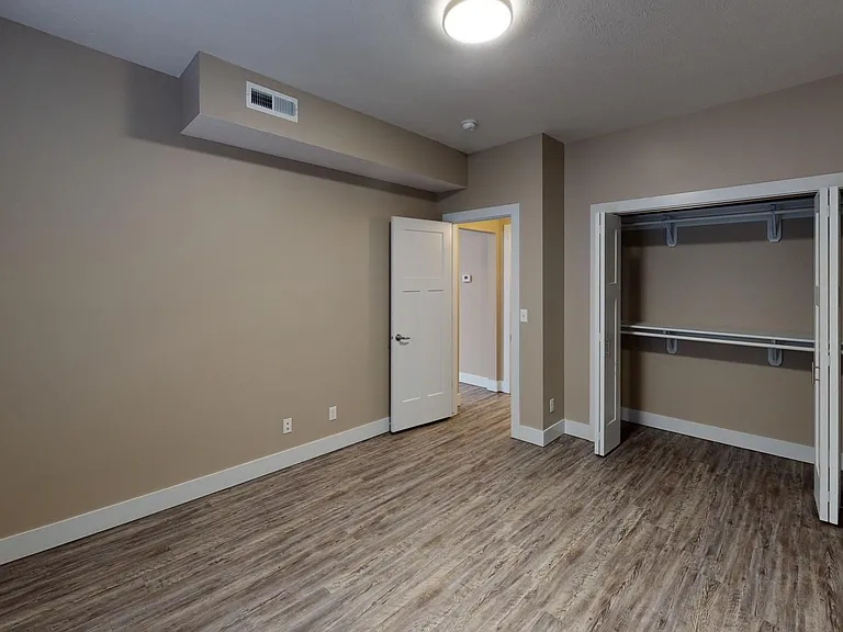 604 W Cedar St — Photo 17