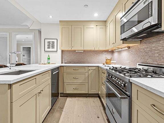 3rd image of 407-409 Shawmut Ave #1