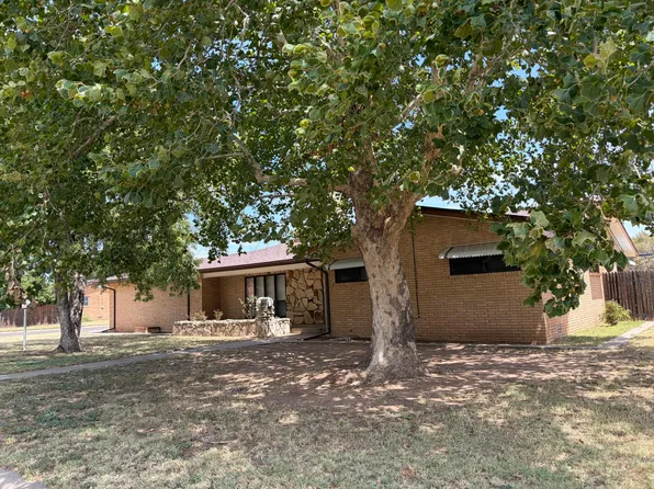 1700 Ellison St, Wellington, TX 79095