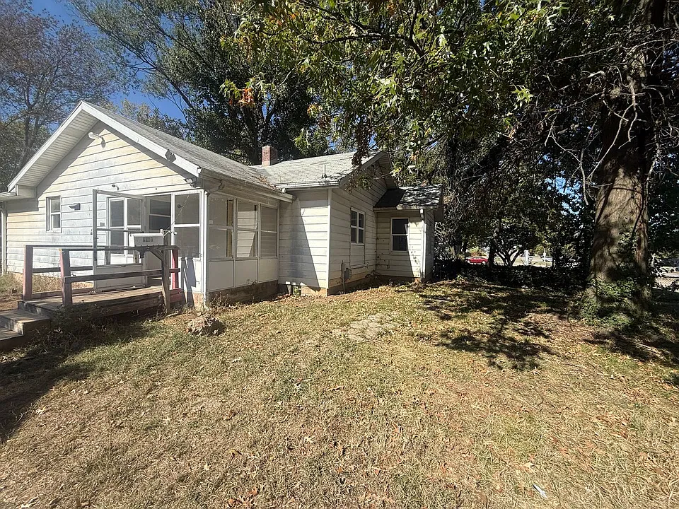 2115 N Kansas Ave