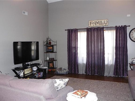 3rd image of 3812 Wheatridge Dr