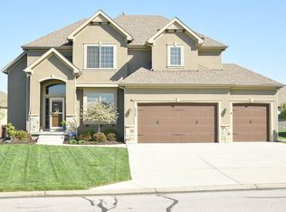 3520 SW Harbor Cir, Lees Summit, MO 64082