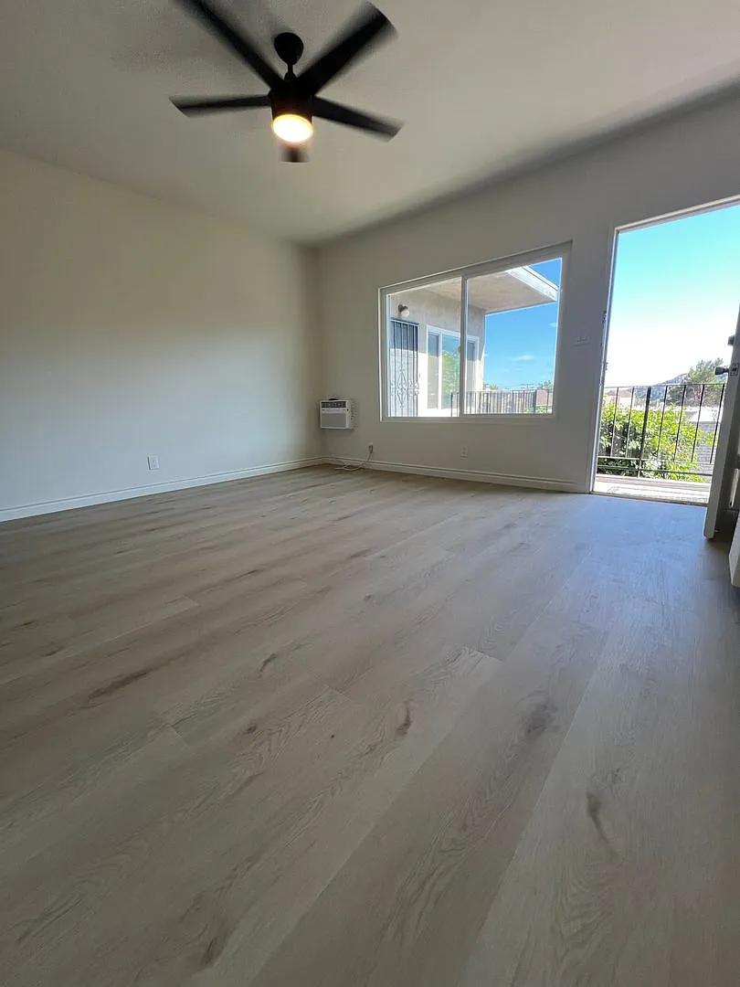 La Crescenta Apt — Photo 2