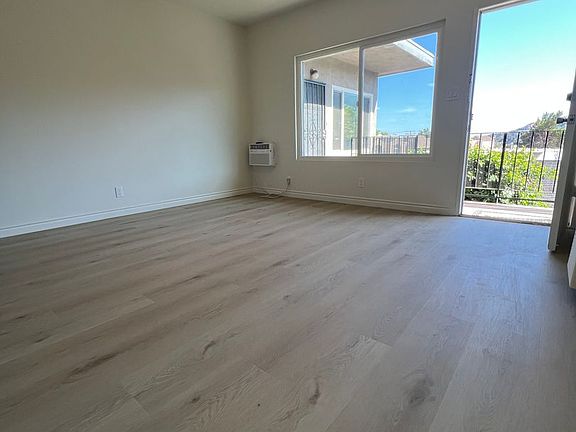 2nd image of 3920 La Crescenta Ave #E