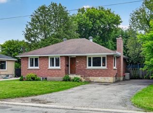 105 Crownhill St, Ottawa, ON K1J6X2
